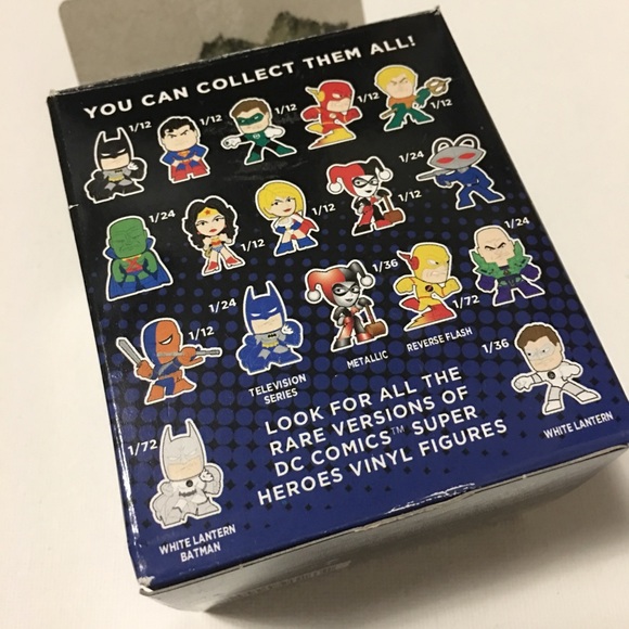 Deathstroke DC Comics Super Heroes Vinyl Figurine - Picture 13 of 16